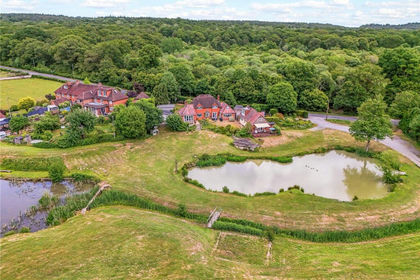 4.2 acres of House with Land for sale in Binsted