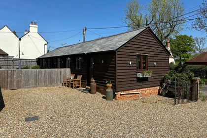 Land for sale in Bovingdon