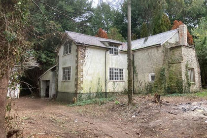 1 acre of House with Land for sale in Pencombe with Grendon Warren