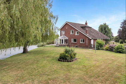 1.8 acres of House with Land for sale in Snarestone
