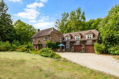 11.3 acres of House with Land for sale in Milland