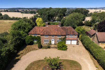 1.1 acres of House with Land for sale in Markyate