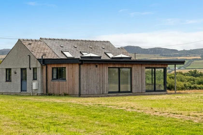1.4 acres of Cottage for sale in Rhosybol