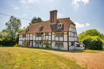 4.5 acres of Farmhouse for sale in Biddenden