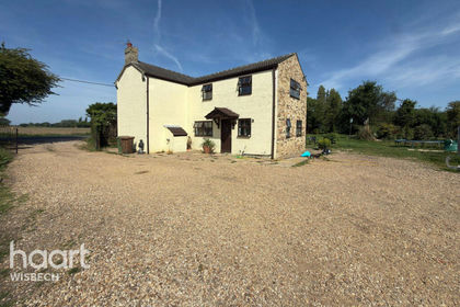 1.5 acres of House with Land for sale in Elm