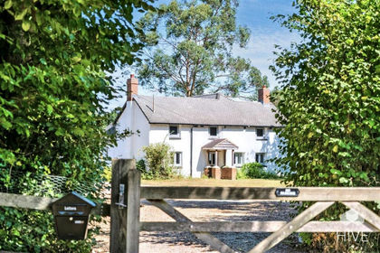 1 acre of House with Land for sale in Verwood