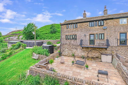 1 acre of Farmhouse for sale in Keighley