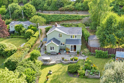 1.5 acres of Cottage for sale in Drybrook