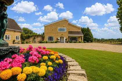 2.5 acres of Country Home for sale in Napton on the Hill
