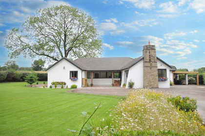 1 acre of House with Land for sale in Fulford