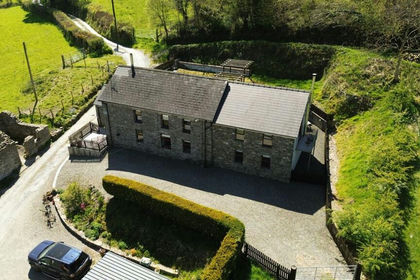 7.5 acres of Smallholding for sale in Llanwenog