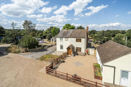2.6 acres of Cottage for sale in Newington