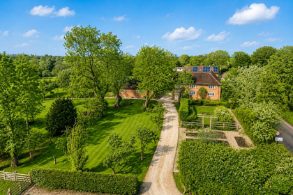 2.5 acres of House with Land for sale in Hinckley and Bosworth