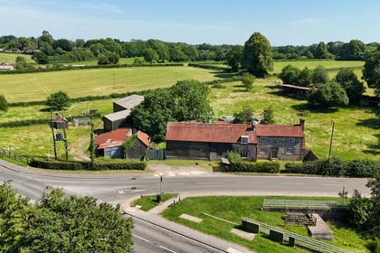 26 acres of Farmhouse for sale in Hughenden