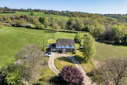28 acres of Farmhouse for sale in Dallington