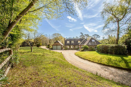 4.7 acres of House with Land for sale in Heathfield and Waldron