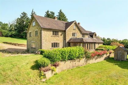 31.2 acres of Farmhouse for sale in Mainstone