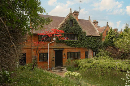 1.7 acres of House with Land for sale in Bletchingley