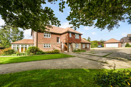 1.9 acres of House with Land for sale in Stanford
