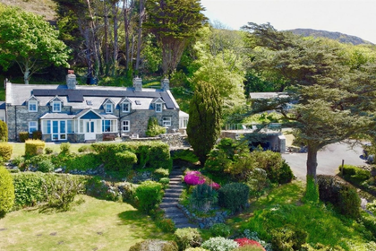 8 acres of Farmhouse for sale in Barmouth