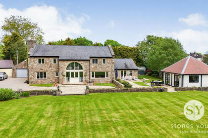 1 acre of House with Land for sale in Clayton-le-Dale