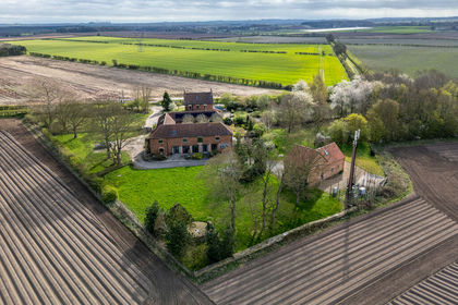 1.8 acres of Barn Conversion for sale in Torworth