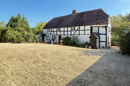7 acres of Farmhouse for sale in Rudford and Highleadon