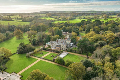 19 acres of Country Estate for sale in Nettlestone and Seaview