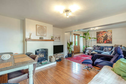 1 acre of Cottage for sale in Albury