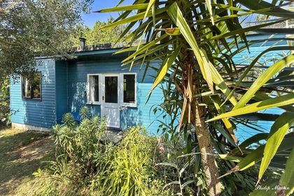 1 acre of House with Land for sale in Gerrans