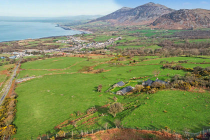 20 acres of Cottage for sale in Trefor a Llanaelhaearn