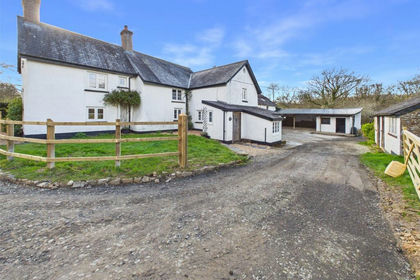 5.1 acres of Farmhouse for sale in Inwardleigh