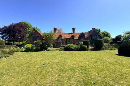 3.5 acres of Cottage for sale in Dorney
