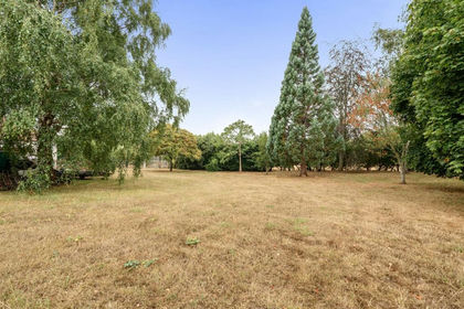 2.2 acres of Farmhouse for sale in Oldbury-upon-Severn