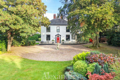 1.2 acres of House with Land for sale in Barlestone