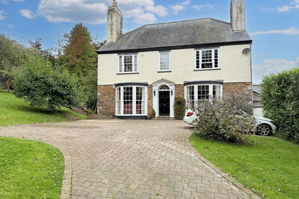 1 acre of Farmhouse for sale in Totnes