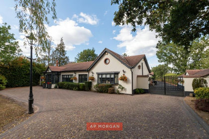 1.1 acres of House with Land for sale in Tidbury Green