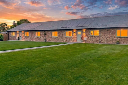 Barn Conversion for sale in Mollington
