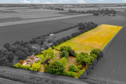 4.9 acres of House with Land for sale in Frampton