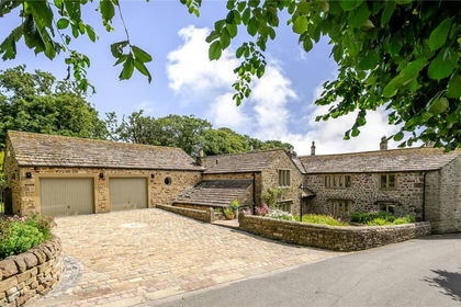 1 acre of House with Land for sale in Stirton with Thorlby