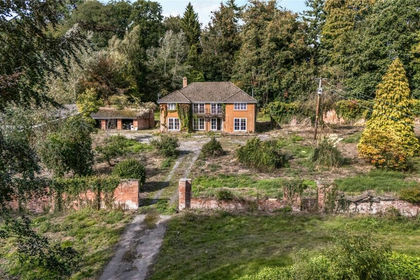 6.8 acres of House with Land for sale in Presteigne