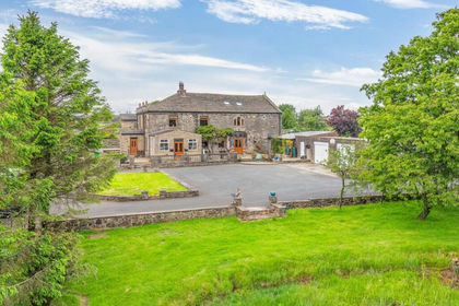 4.9 acres of Farmhouse for sale in Cullingworth