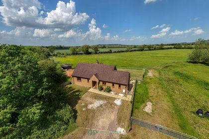 11 acres of House with Land for sale in Priors Hardwick