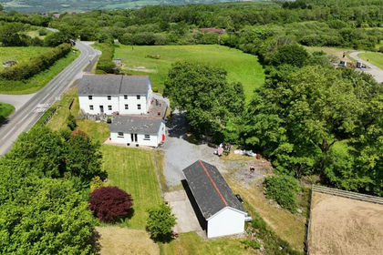 4 acres of Equestrian property for sale in Llanelli Rural