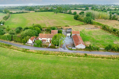 1 acre of Farmhouse for sale in Chapel Allerton