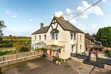 1 acre of House with Land for sale in Stokeclimsland