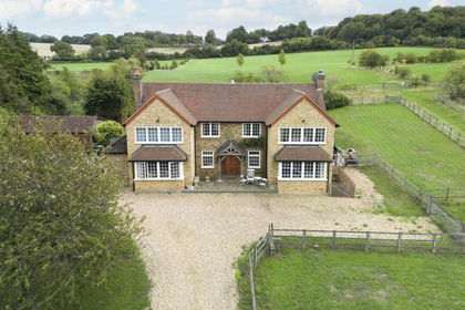 17 acres of House with Land for sale in Nettleden with Potten End