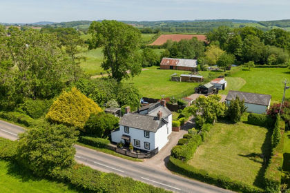3 acres of Cottage for sale in Raglan