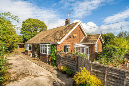 1 acre of House with Land for sale in Meifod
