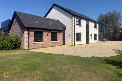 1 acre of House with Land for sale in Greenhalgh-with-Thistleton